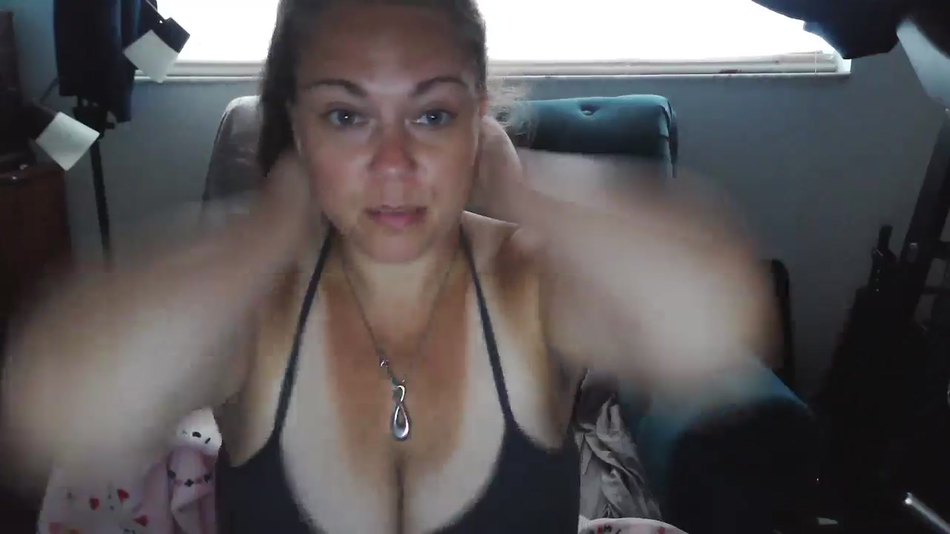 Gallery image thumbnail from Kylie_McFly's myfreecams stream on, 03/31/2025, 12:33 image 11 of 20