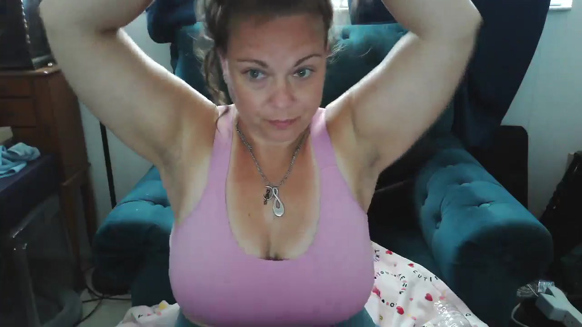 Gallery image thumbnail from Kylie_McFly's myfreecams stream on, 04/17/2025, 14:11 image 3 of 20
