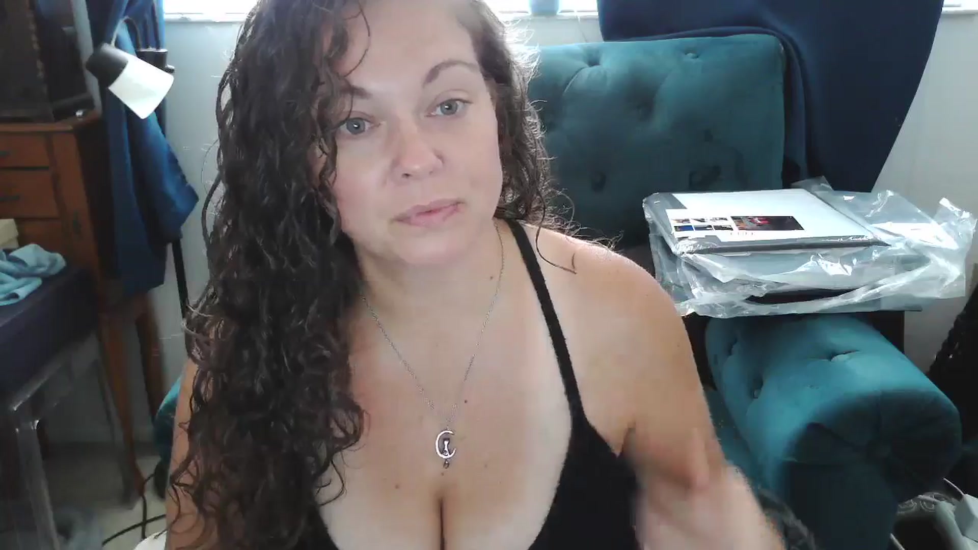 Gallery image thumbnail from Kylie_McFly's myfreecams stream on, 04/21/2025, 17:24 image 3 of 20