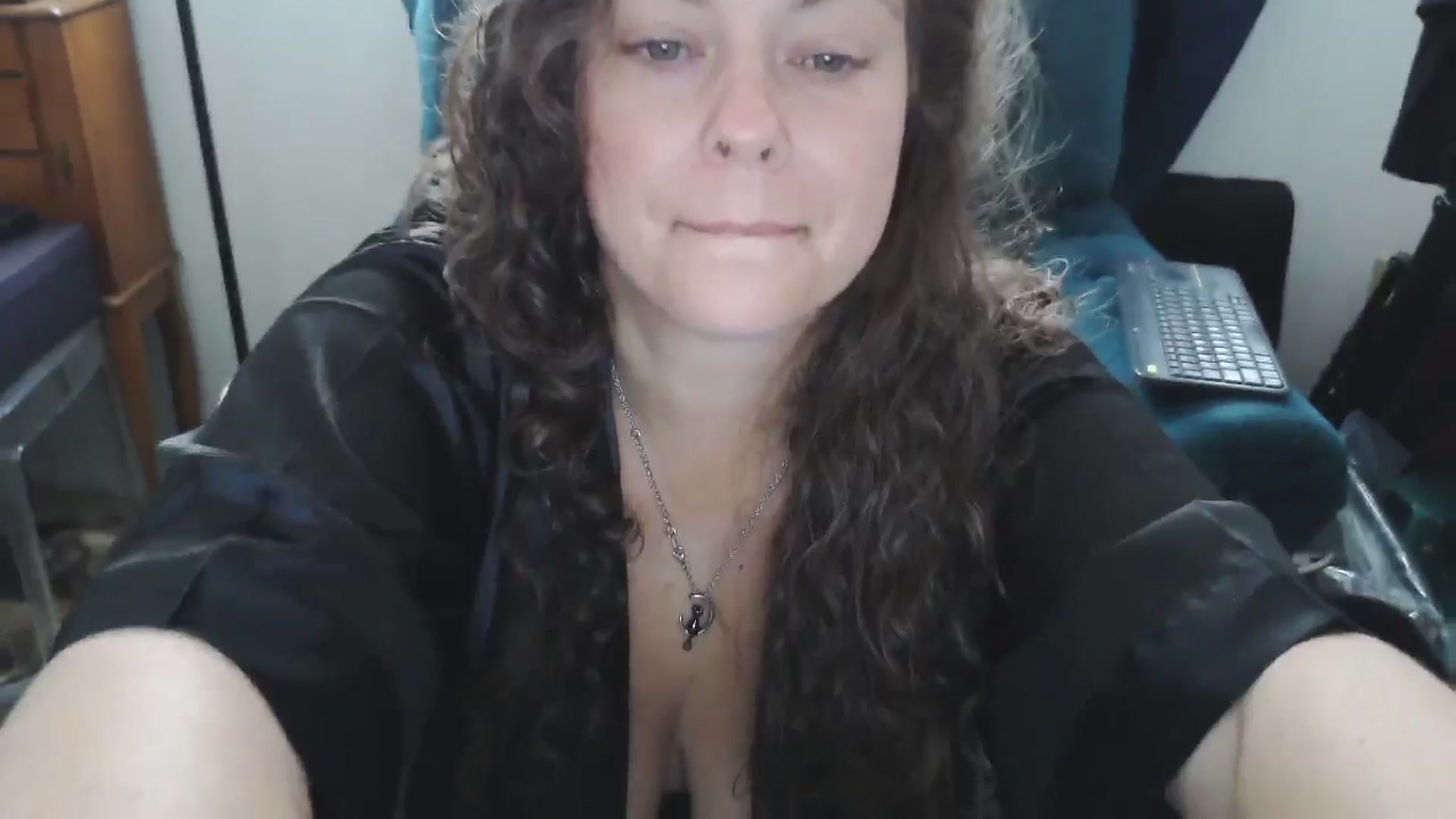Gallery image thumbnail from Kylie_McFly's myfreecams stream on, 05/25/2025, 15:01 image 15 of 20