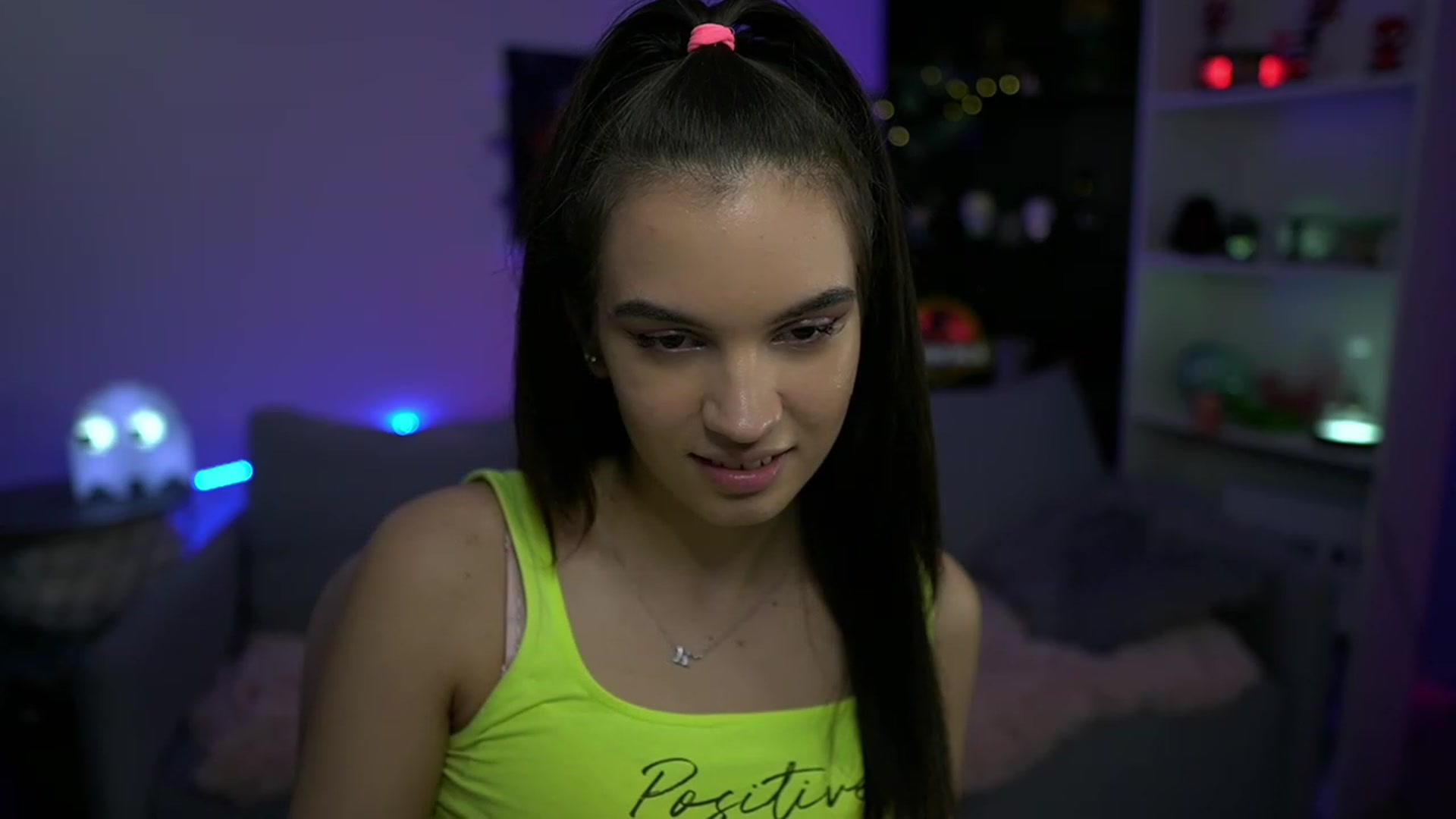 Gallery image thumbnail from Kylie_Quinn's myfreecams stream on, 11/17/2022, 02:27 image 16 of 20