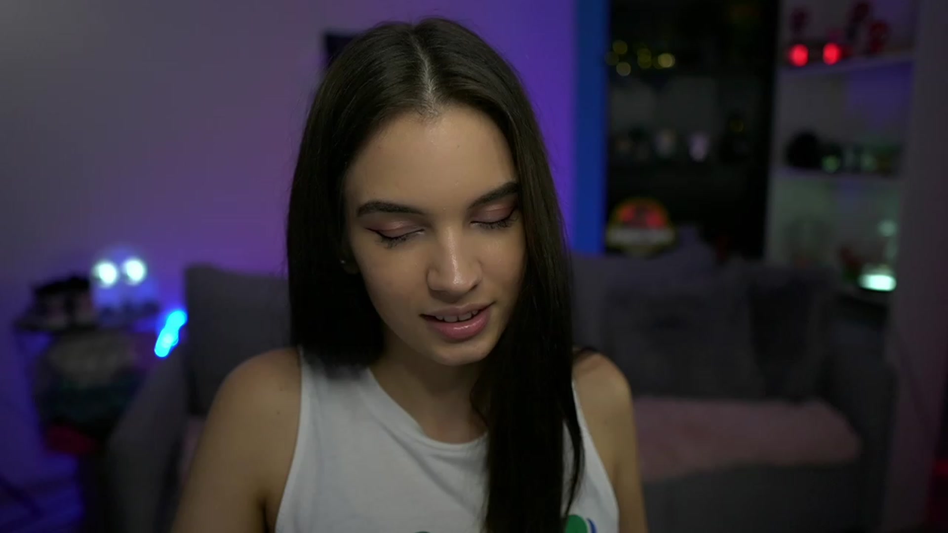 Gallery image thumbnail from Kylie_Quinn's myfreecams stream on, 11/18/2022, 21:01 image 18 of 20