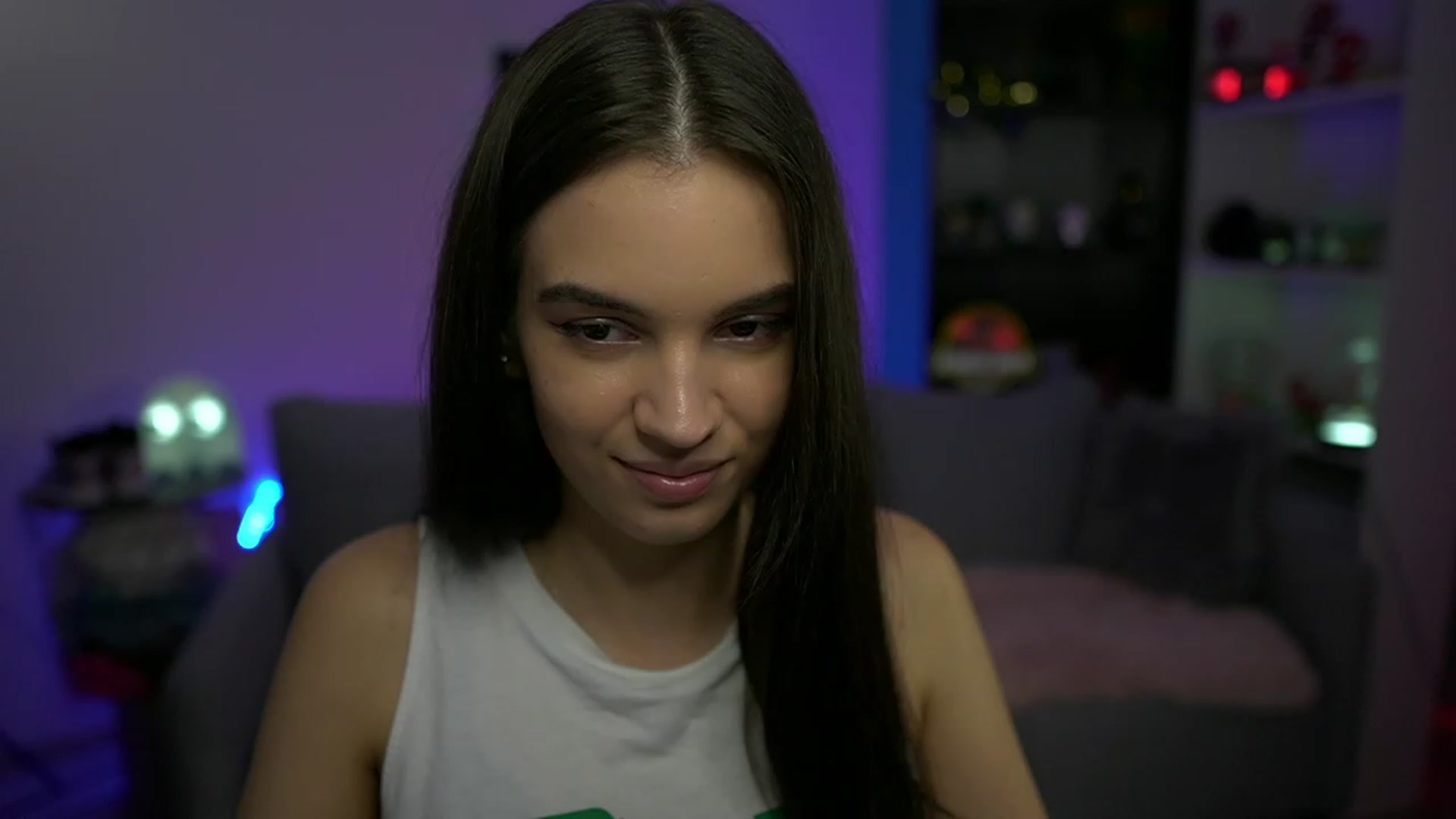 Gallery image thumbnail from Kylie_Quinn's myfreecams stream on, 11/18/2022, 22:36 image 10 of 20