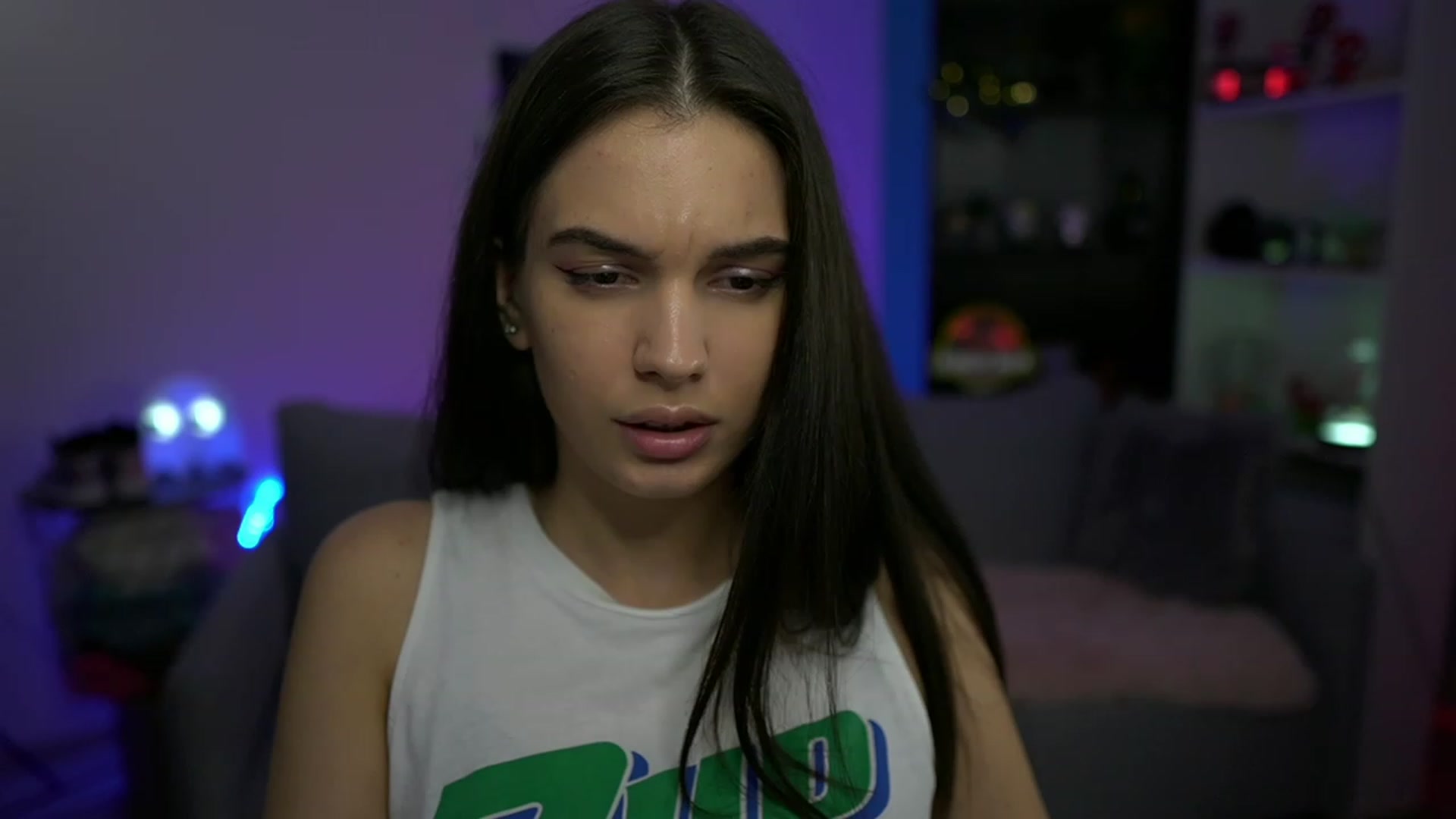 Gallery image thumbnail from Kylie_Quinn's myfreecams stream on, 11/19/2022, 24:02 image 15 of 20