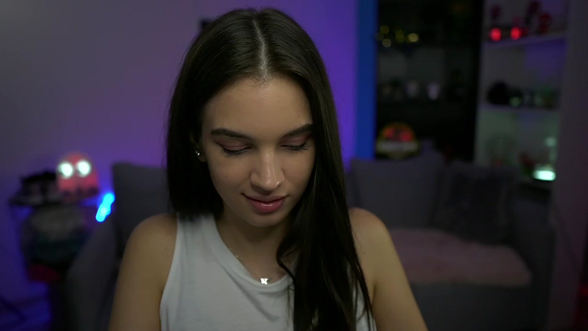 Gallery image thumbnail from Kylie_Quinn's myfreecams stream on, 11/19/2022, 24:24 image 18 of 20