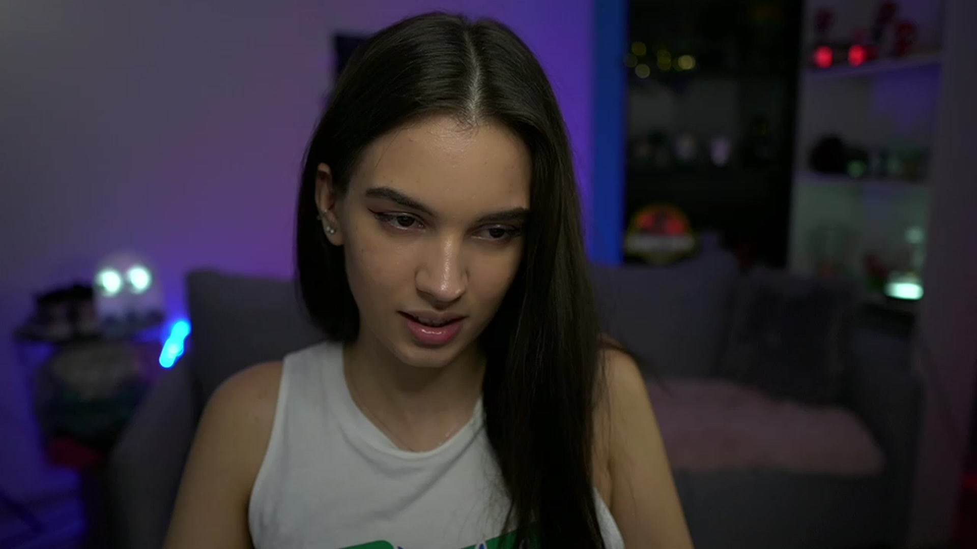 Gallery image thumbnail from Kylie_Quinn's myfreecams stream on, 11/19/2022, 24:24 image 17 of 20