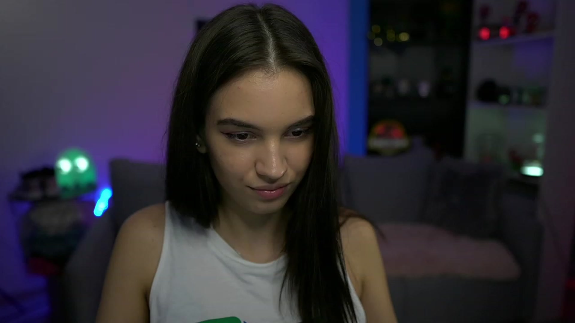 Gallery image thumbnail from Kylie_Quinn's myfreecams stream on, 11/19/2022, 24:24 image 16 of 20