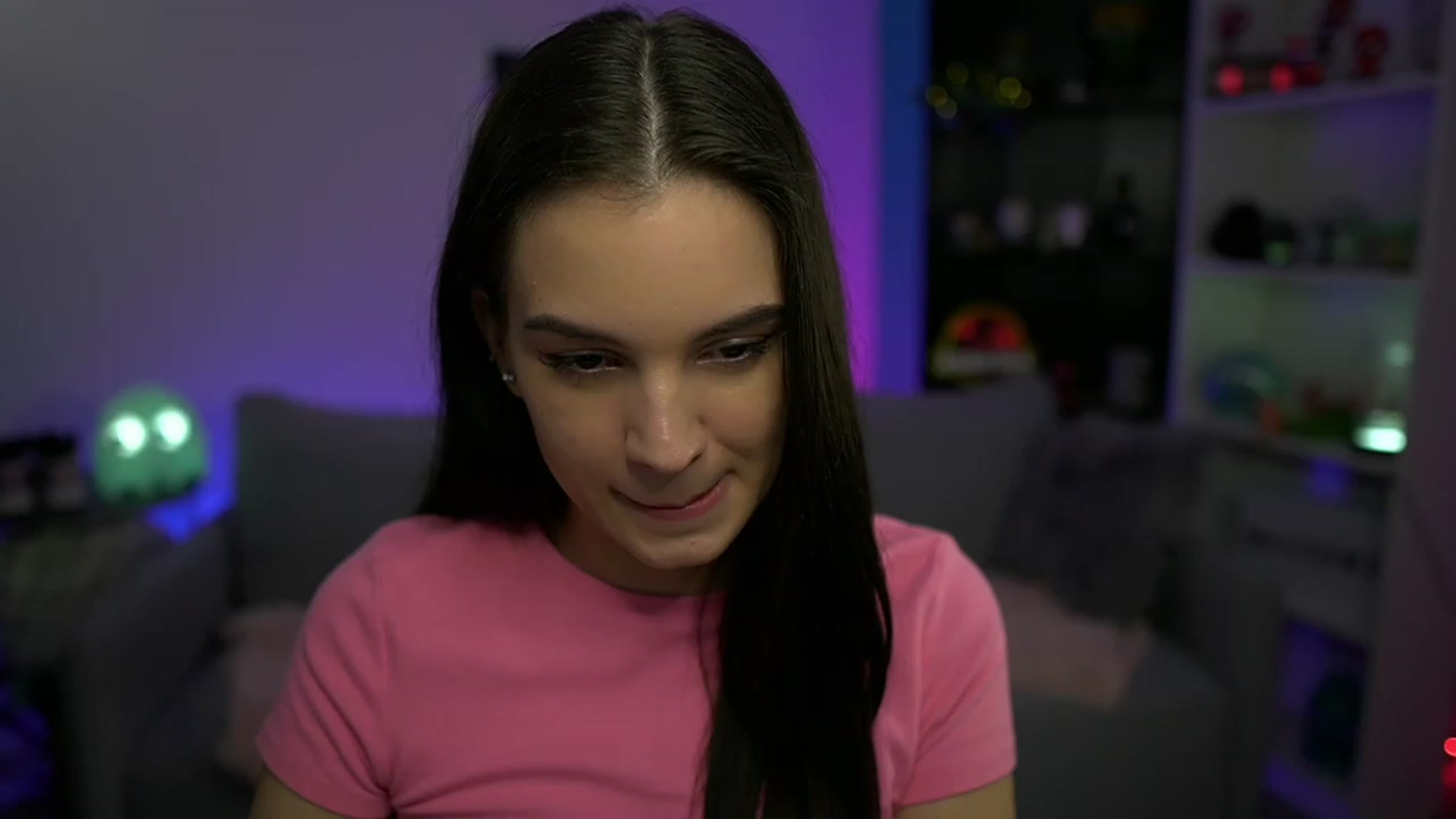 Gallery image thumbnail from Kylie_Quinn's myfreecams stream on, 11/21/2022, 24:36 image 13 of 20