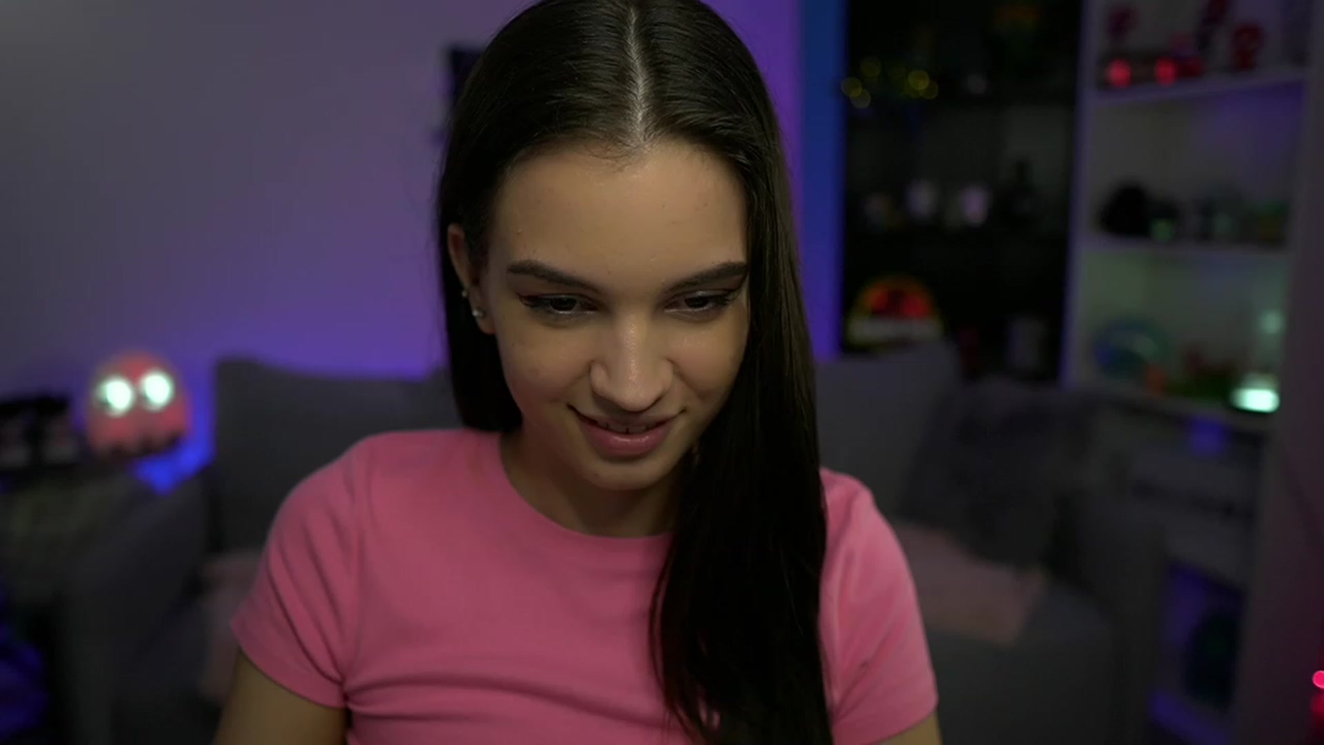 Gallery image thumbnail from Kylie_Quinn's myfreecams stream on, 11/21/2022, 24:36 image 16 of 20