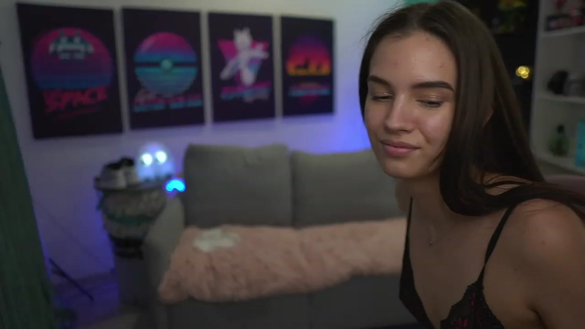 Gallery image thumbnail from Kylie_Quinn's myfreecams stream on, 11/29/2022, 24:13 image 17 of 20