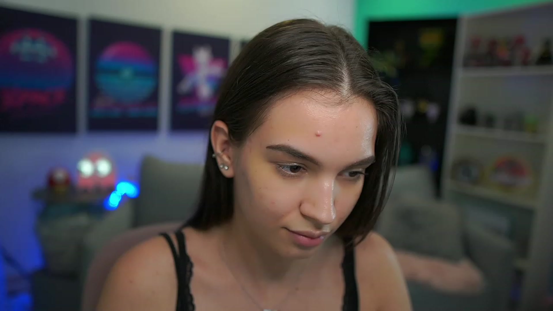 Gallery image thumbnail from Kylie_Quinn's myfreecams stream on, 12/08/2022, 24:05 image 17 of 20