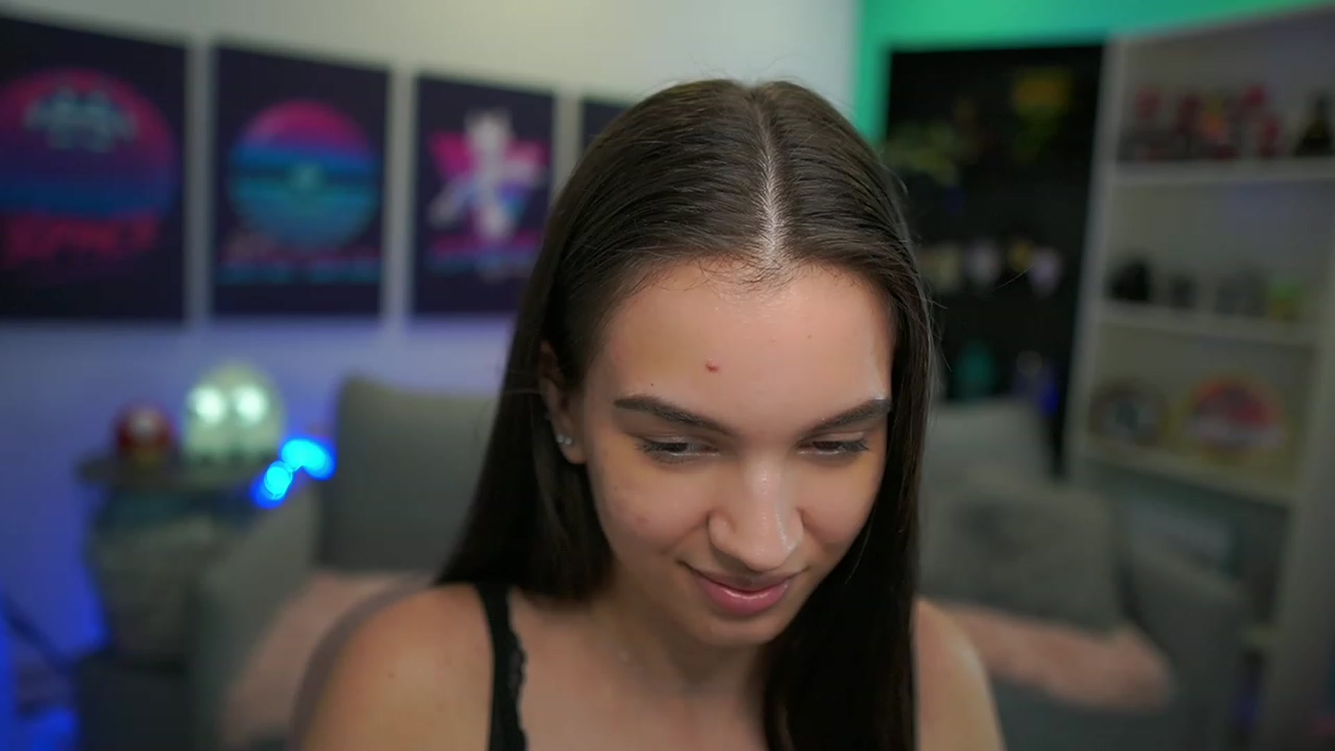 Gallery image thumbnail from Kylie_Quinn's myfreecams stream on, 12/08/2022, 24:05 image 1 of 20