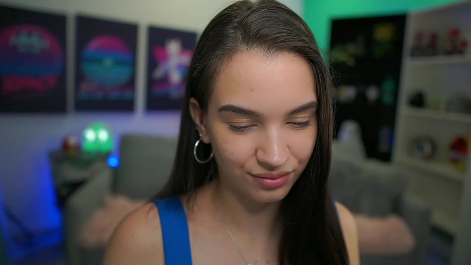 Gallery image thumbnail from Kylie_Quinn's myfreecams stream on, 12/16/2022, 08:06 image 1 of 20