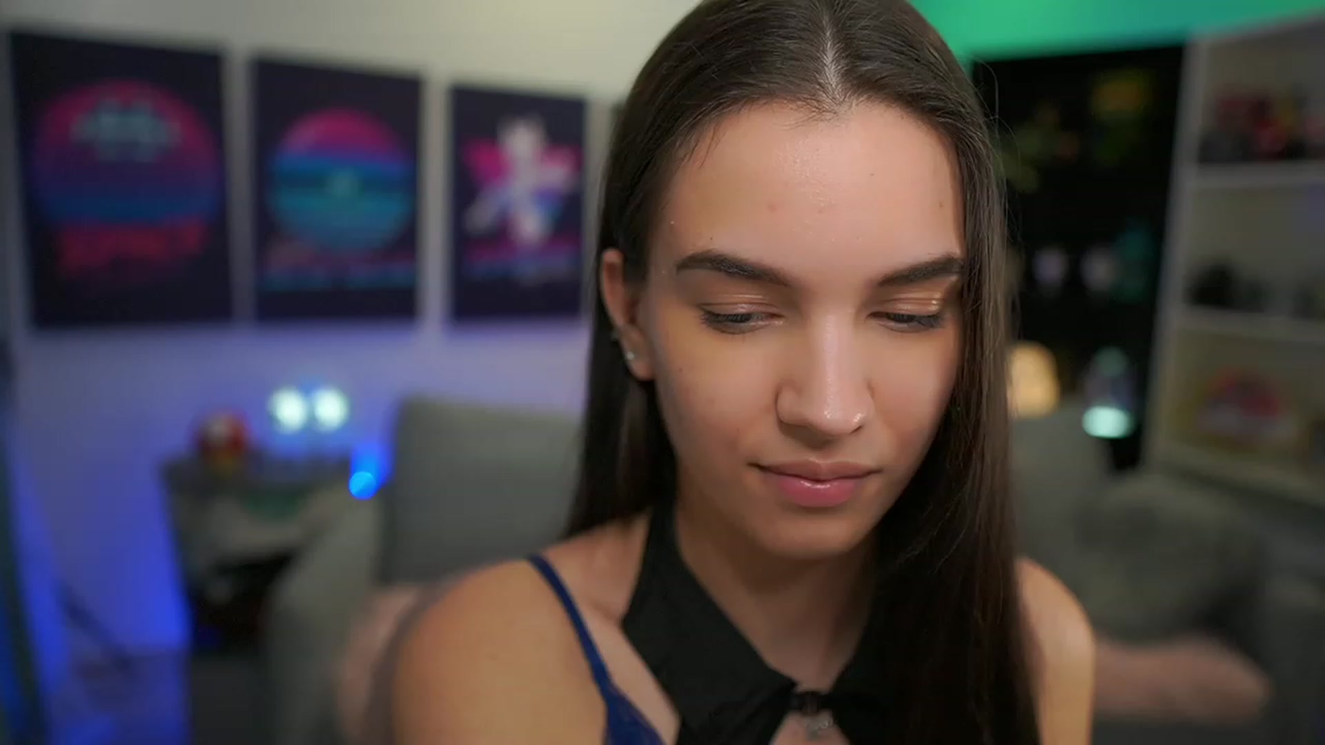 Gallery image thumbnail from Kylie_Quinn's myfreecams stream on, 12/18/2022, 13:11 image 3 of 20
