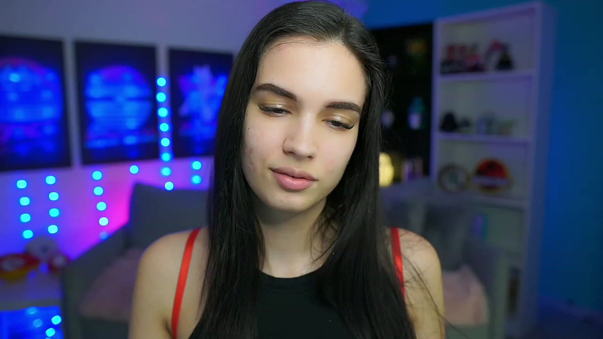 Gallery image thumbnail from Kylie_Quinn's myfreecams stream on, 03/18/2023, 24:26 image 1 of 20