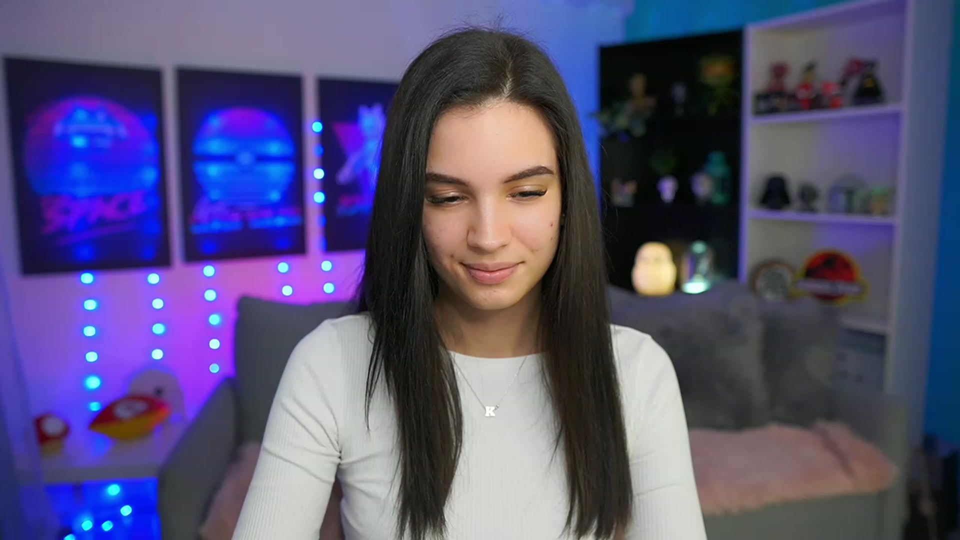 Gallery image thumbnail from Kylie_Quinn's myfreecams stream on, 03/19/2023, 20:36 image 14 of 20