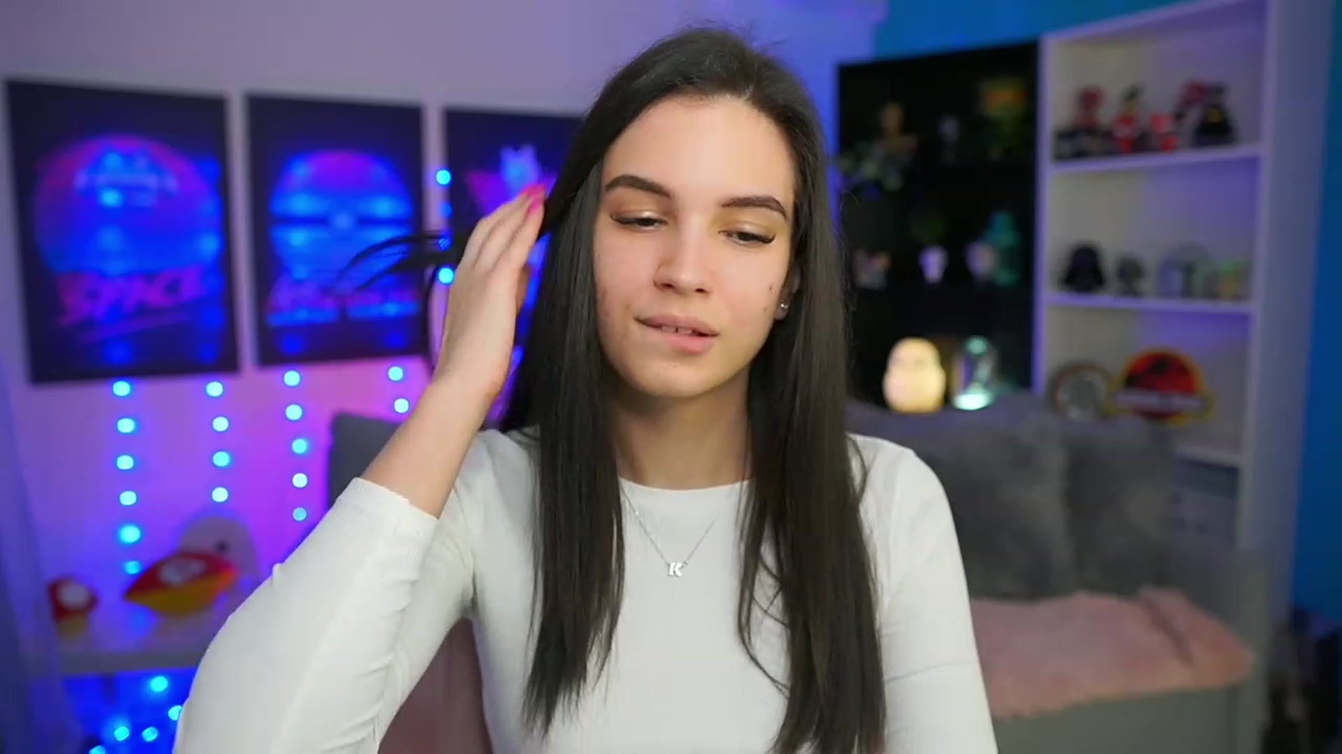 Gallery image thumbnail from Kylie_Quinn's myfreecams stream on, 03/19/2023, 20:36 image 17 of 20