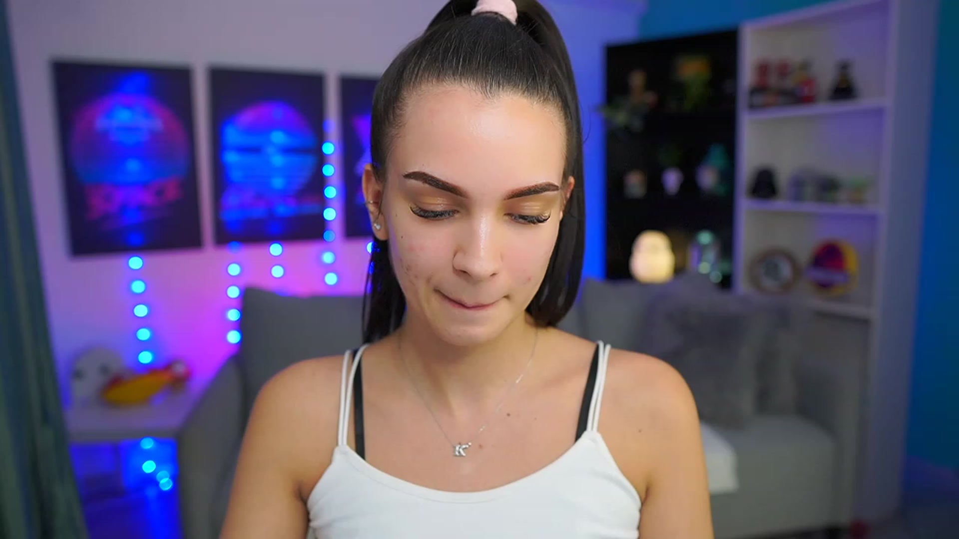 Gallery image thumbnail from Kylie_Quinn's myfreecams stream on, 03/25/2023, 22:03 image 14 of 20