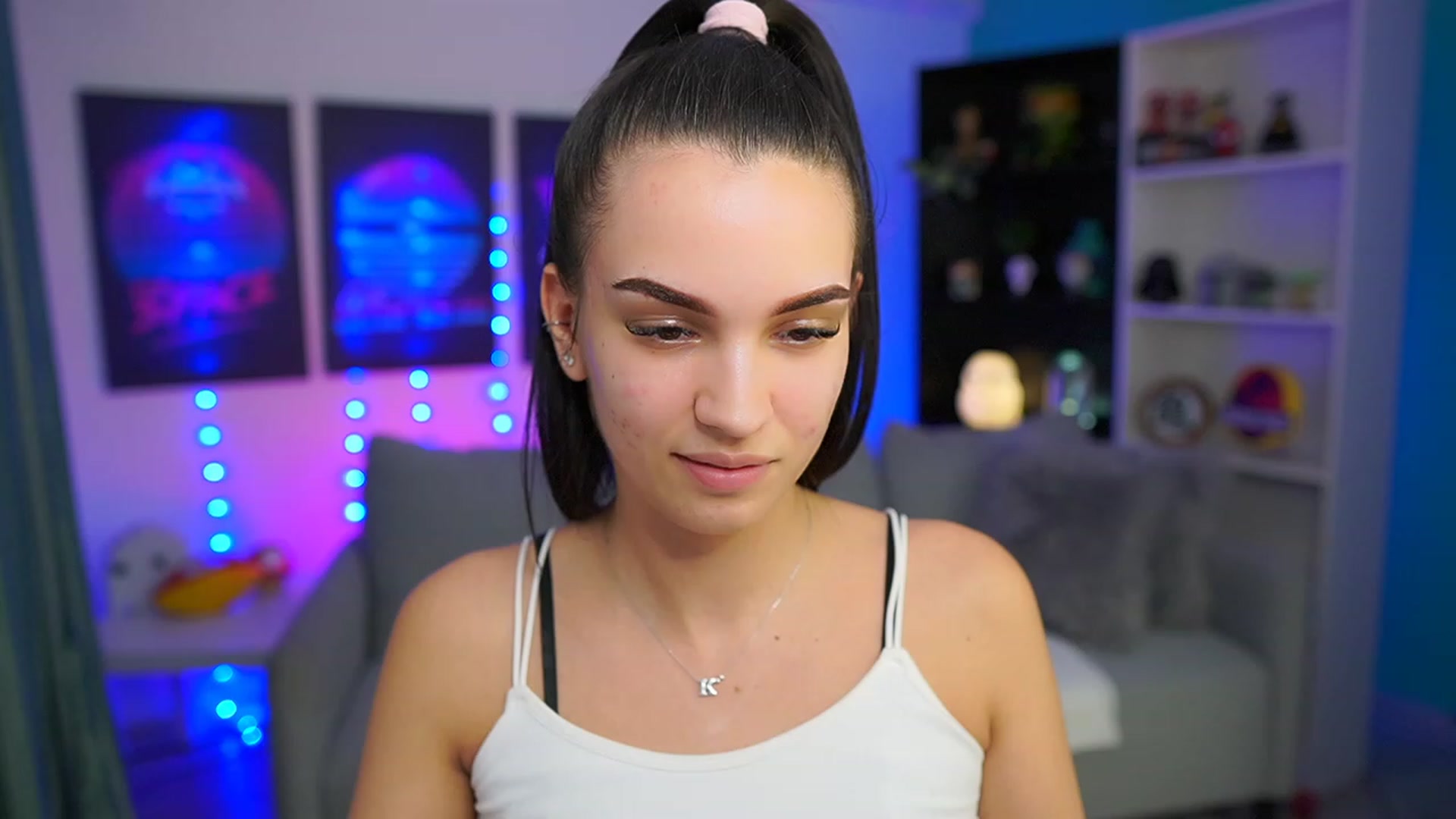 Gallery image thumbnail from Kylie_Quinn's myfreecams stream on, 03/25/2023, 22:03 image 15 of 20