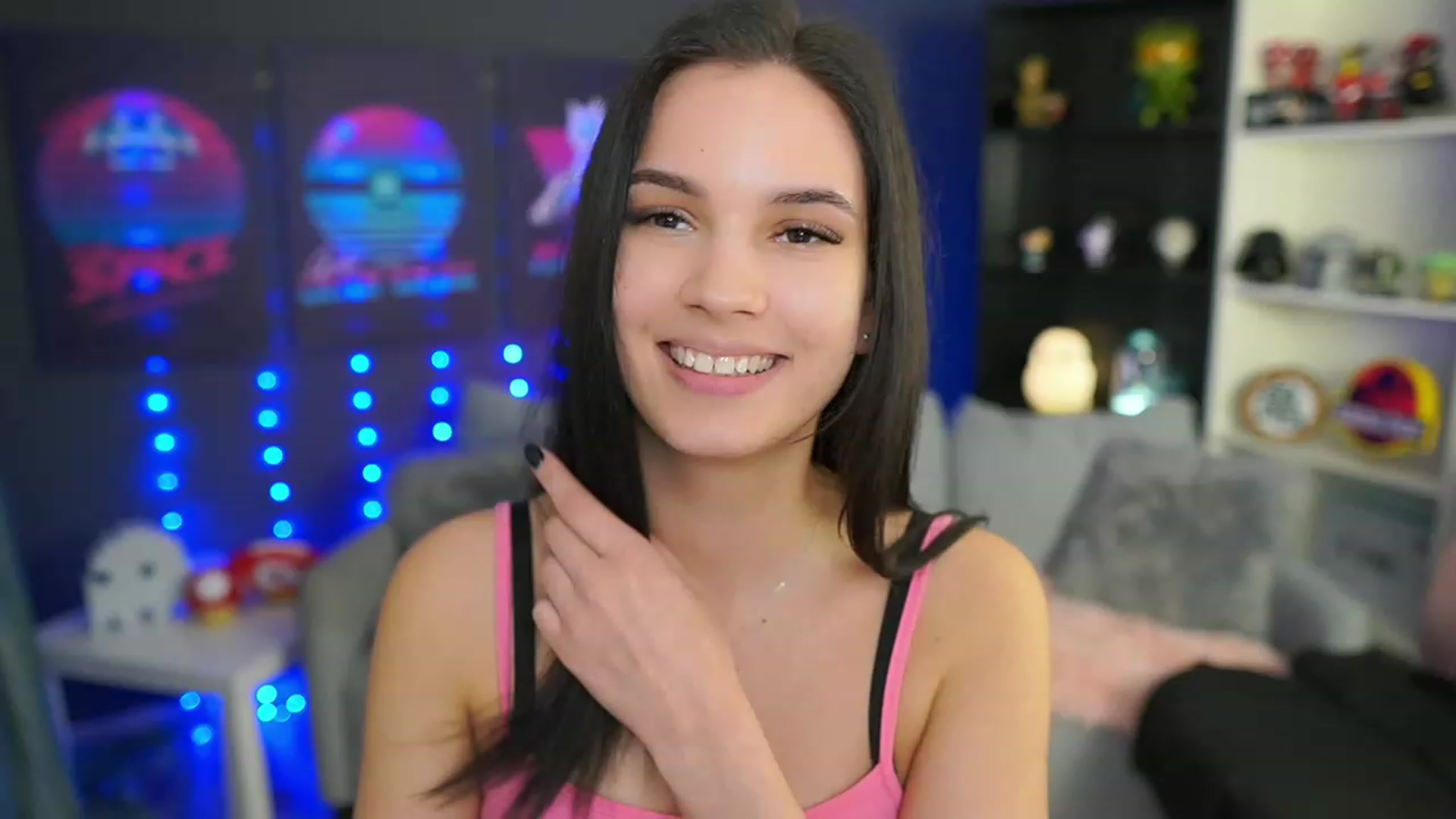 Gallery image thumbnail from Kylie_Quinn's myfreecams stream on, 04/06/2023, 22:17 image 1 of 20