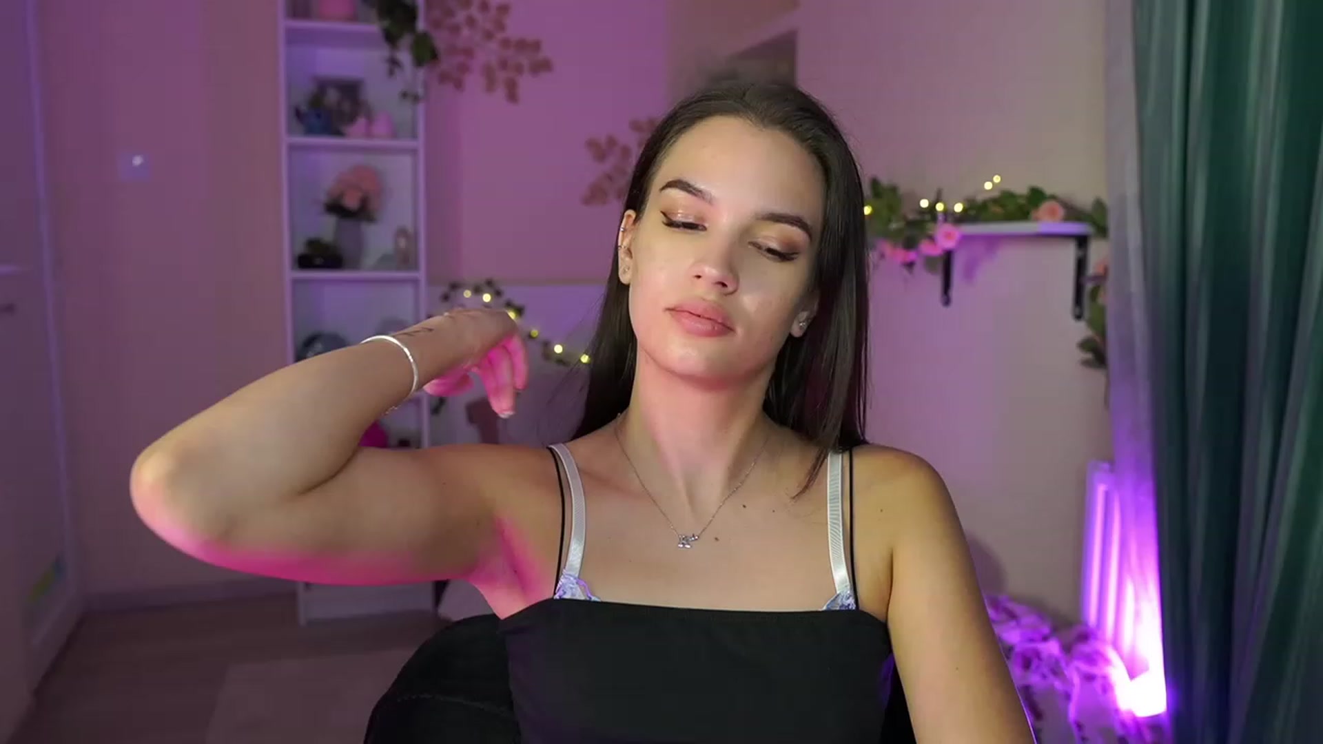 Gallery image thumbnail from Kylie_Quinn's myfreecams stream on, 10/24/2023, 22:00 image 16 of 20