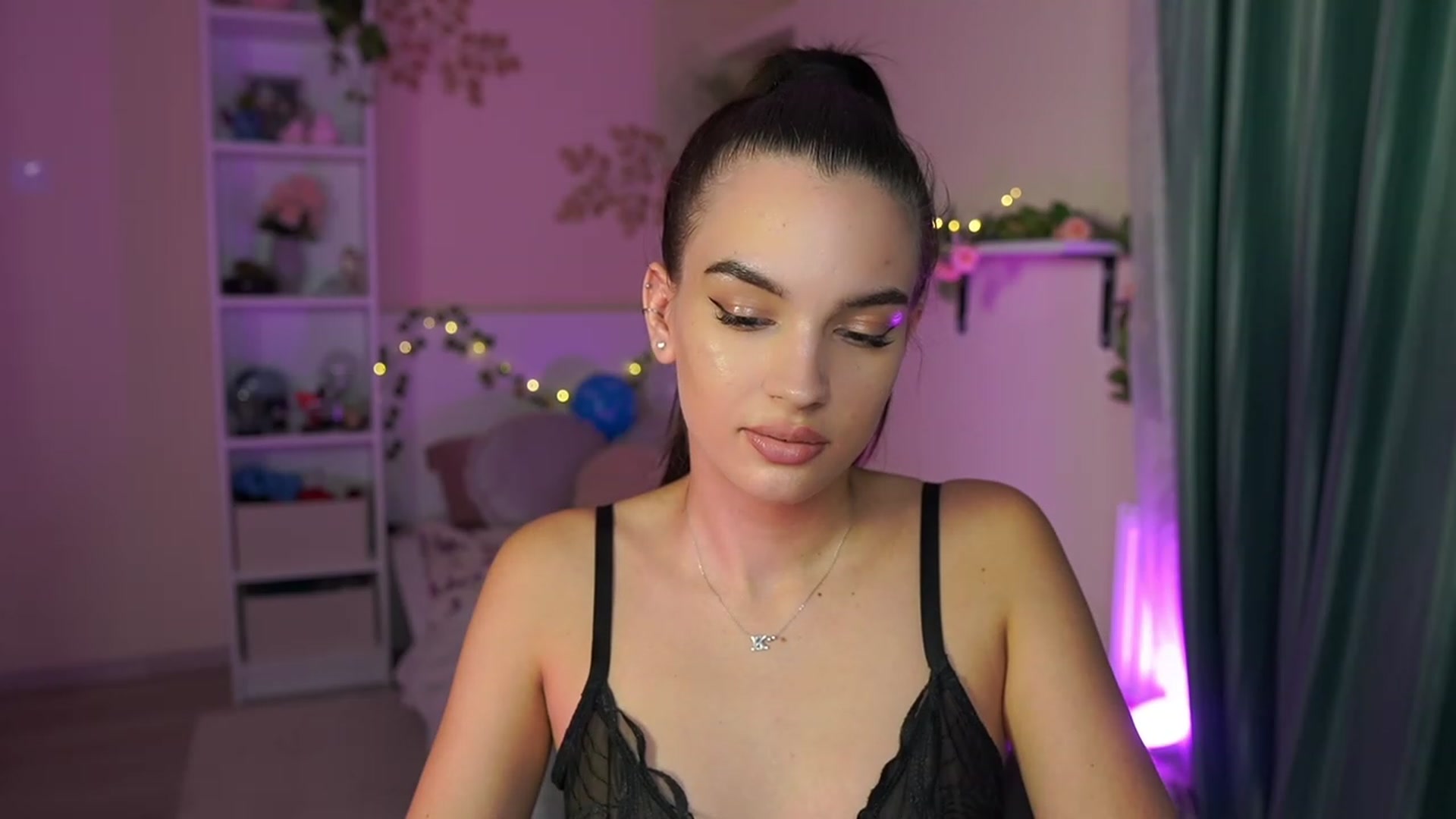 Gallery image thumbnail from Kylie_Quinn's myfreecams stream on, 10/26/2023, 20:13 image 12 of 20