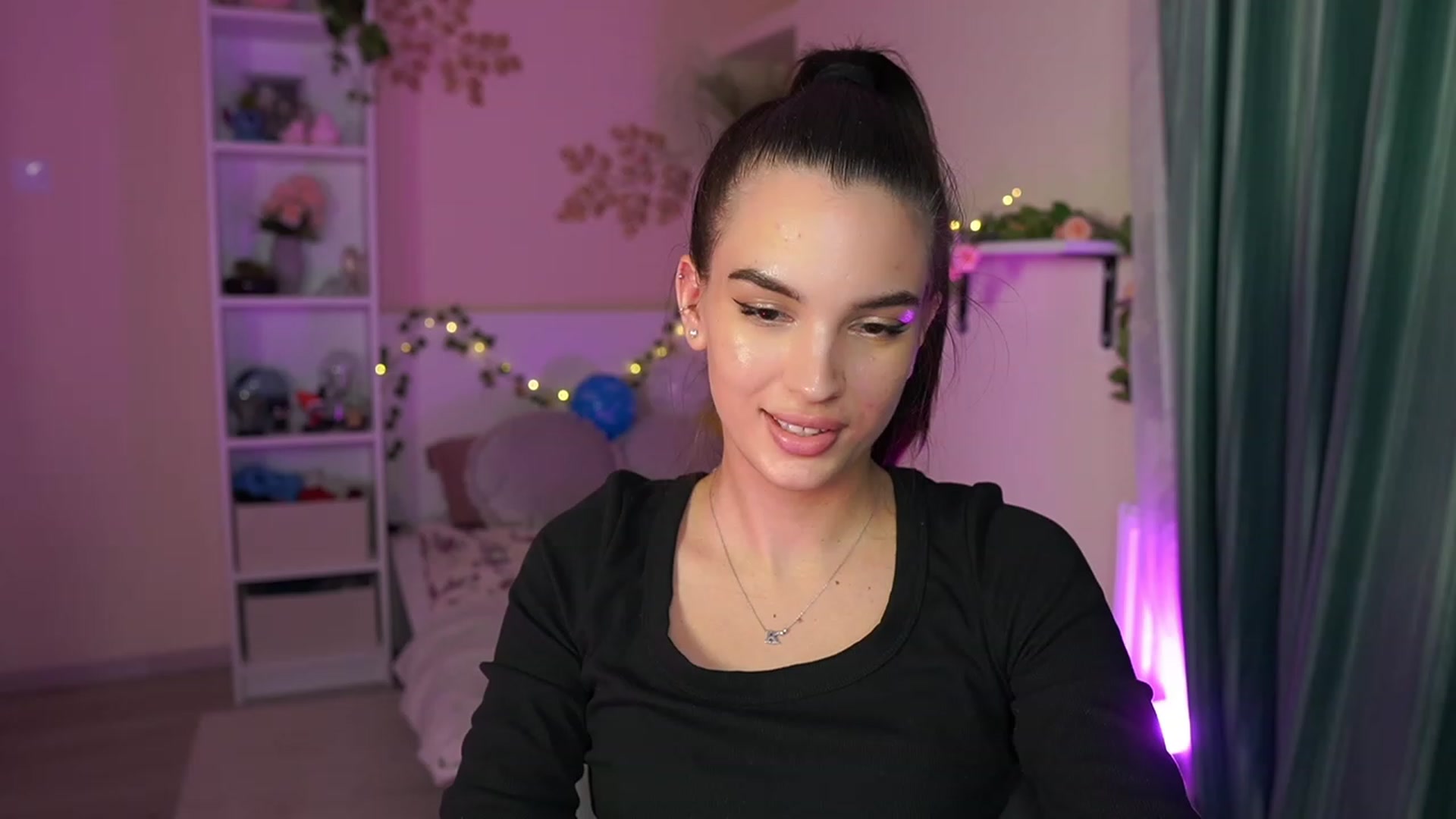 Gallery image thumbnail from Kylie_Quinn's myfreecams stream on, 10/26/2023, 23:06 image 17 of 20