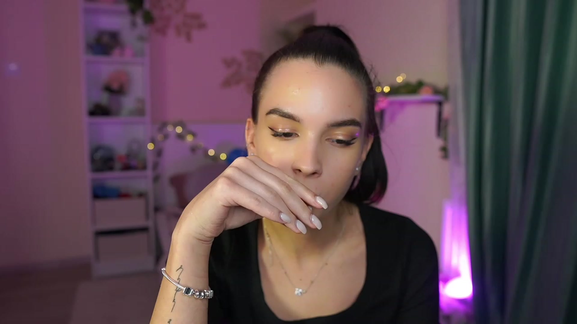 Gallery image thumbnail from Kylie_Quinn's myfreecams stream on, 10/26/2023, 23:06 image 1 of 20