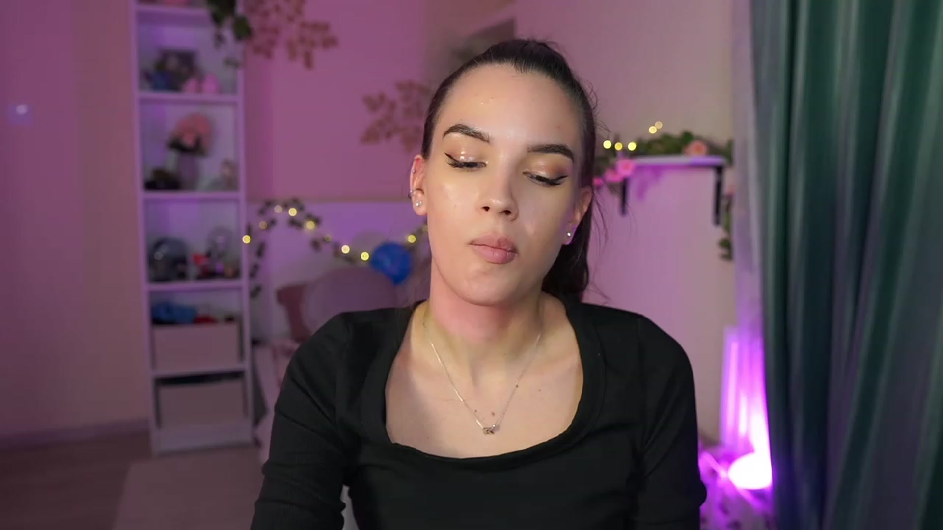 Gallery image thumbnail from Kylie_Quinn's myfreecams stream on, 10/26/2023, 23:06 image 14 of 20