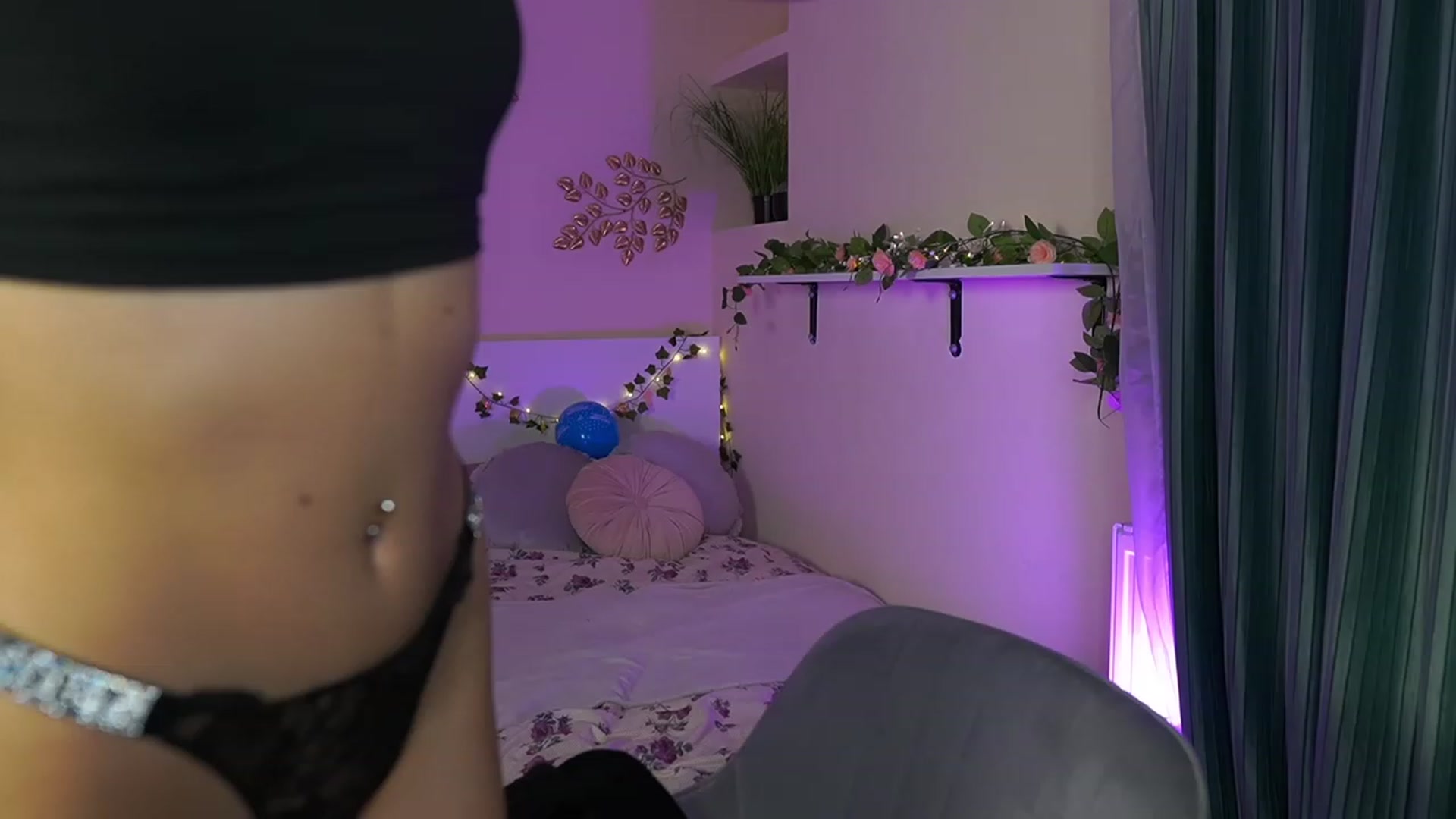 Gallery image thumbnail from Kylie_Quinn's myfreecams stream on, 10/31/2023, 19:37 image 9 of 20