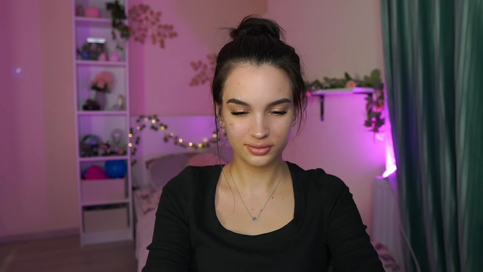 Gallery image thumbnail from Kylie_Quinn's myfreecams stream on, 11/08/2023, 20:22 image 18 of 20