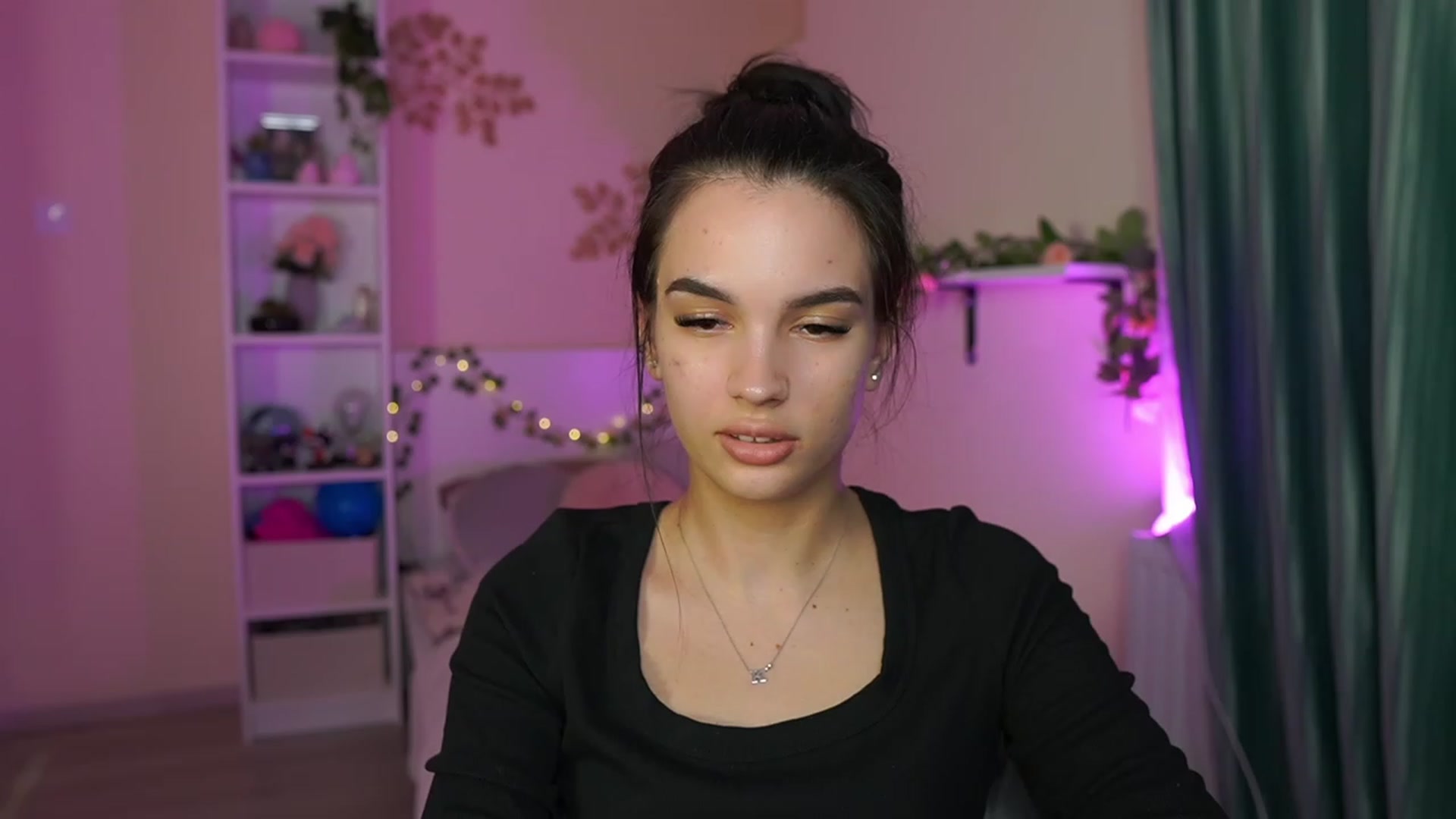 Gallery image thumbnail from Kylie_Quinn's myfreecams stream on, 11/08/2023, 20:22 image 16 of 20