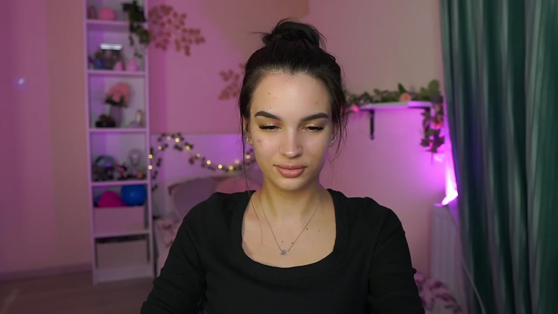 Gallery image thumbnail from Kylie_Quinn's myfreecams stream on, 11/08/2023, 20:22 image 19 of 20