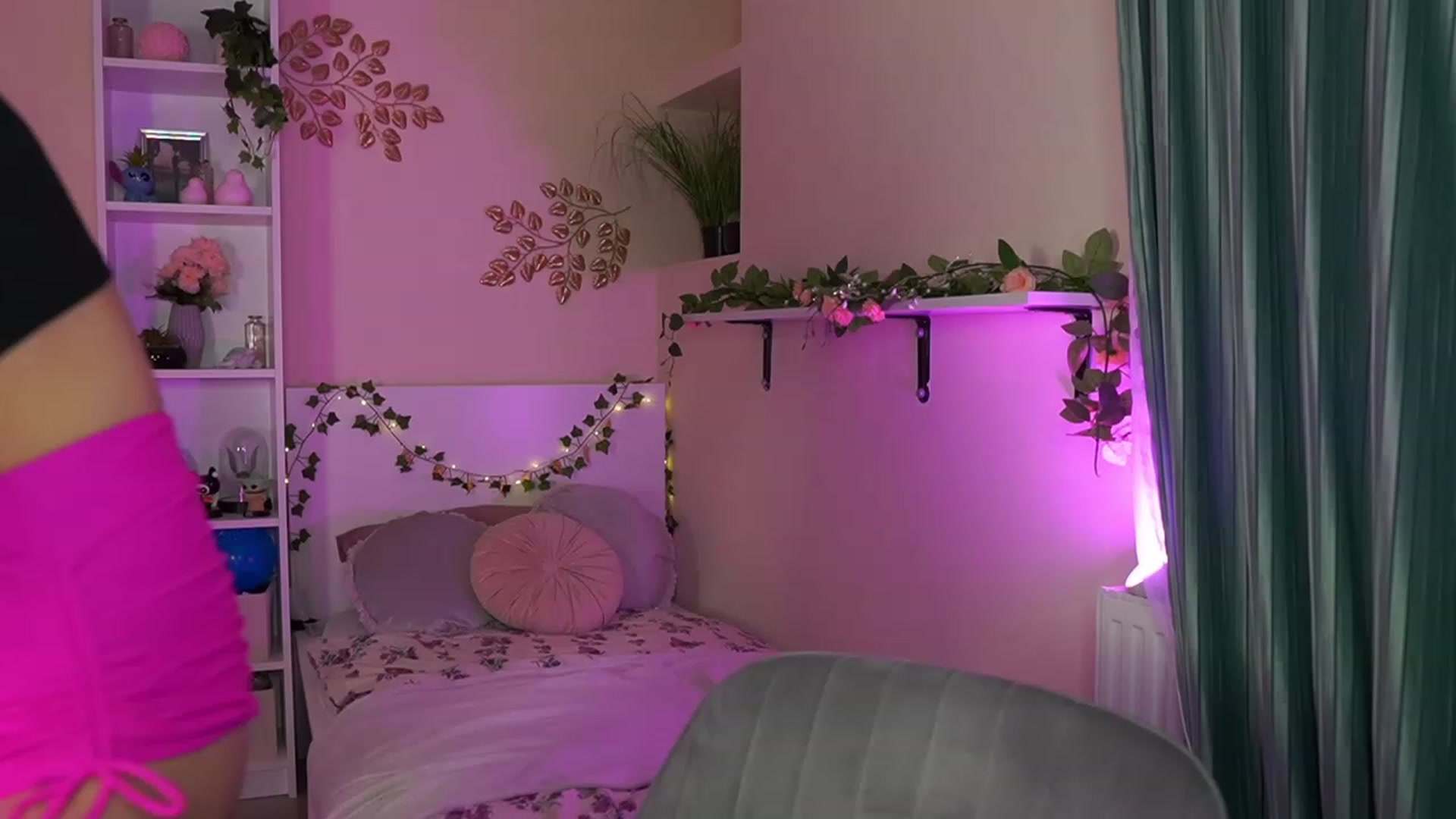 Gallery image thumbnail from Kylie_Quinn's myfreecams stream on, 11/08/2023, 23:20 image 17 of 20