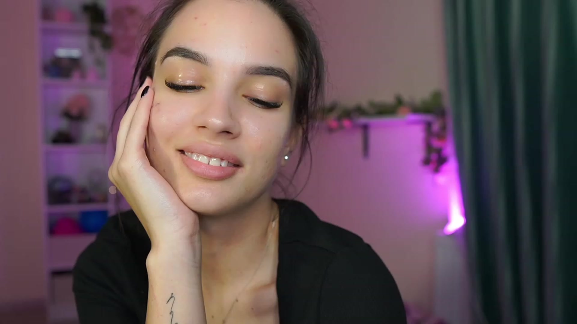 Gallery image thumbnail from Kylie_Quinn's myfreecams stream on, 11/08/2023, 23:20 image 15 of 20