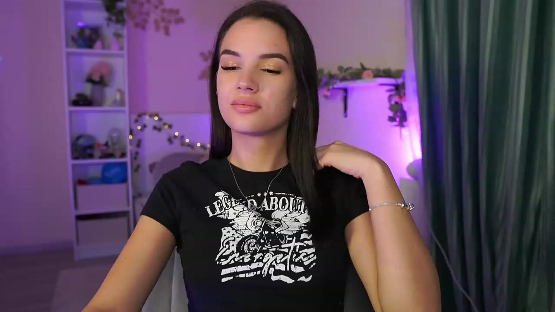 Gallery image thumbnail from Kylie_Quinn's myfreecams stream on, 11/10/2023, 19:36 image 7 of 20