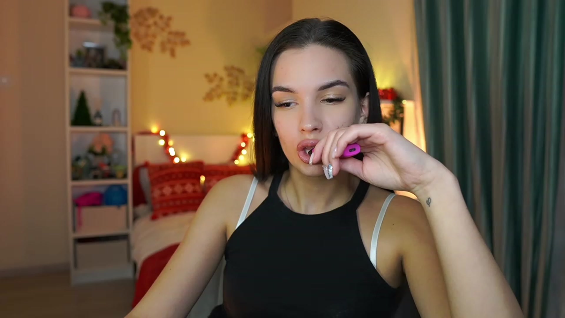 Gallery image thumbnail from Kylie_Quinn's myfreecams stream on, 12/15/2023, 23:31 image 19 of 20