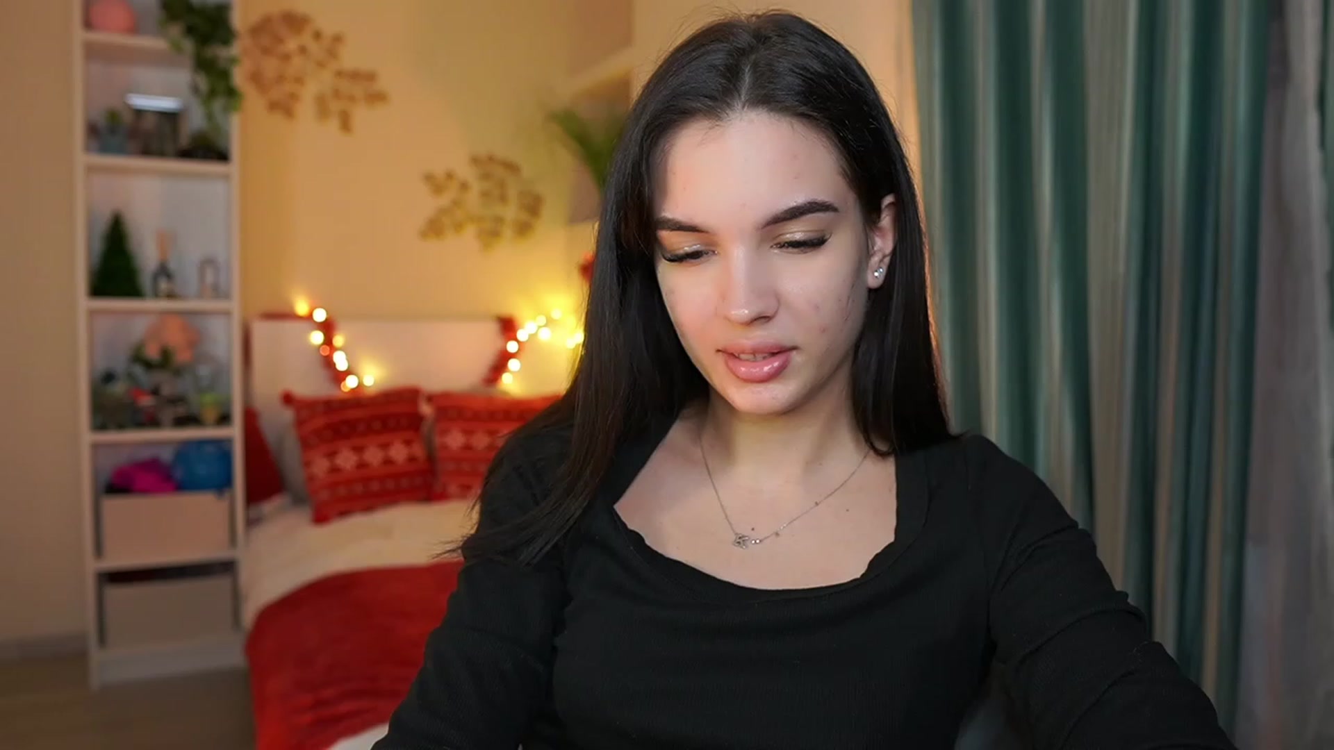 Gallery image thumbnail from Kylie_Quinn's myfreecams stream on, 12/24/2023, 24:06 image 7 of 20
