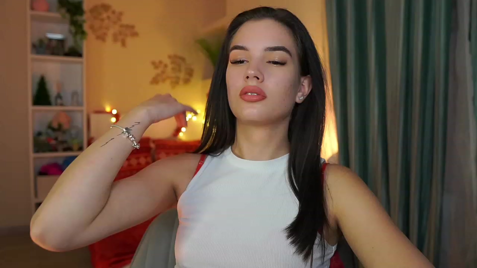 Gallery image thumbnail from Kylie_Quinn's myfreecams stream on, 12/26/2023, 21:02 image 11 of 20