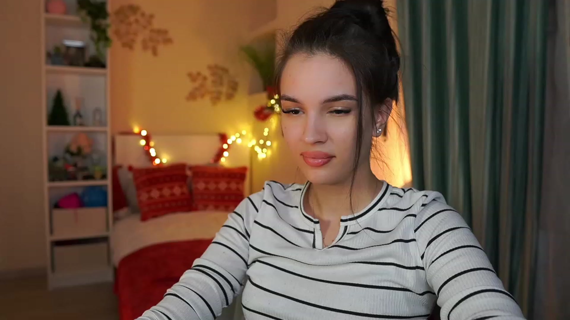 Gallery image thumbnail from Kylie_Quinn's myfreecams stream on, 12/27/2023, 20:58 image 18 of 20