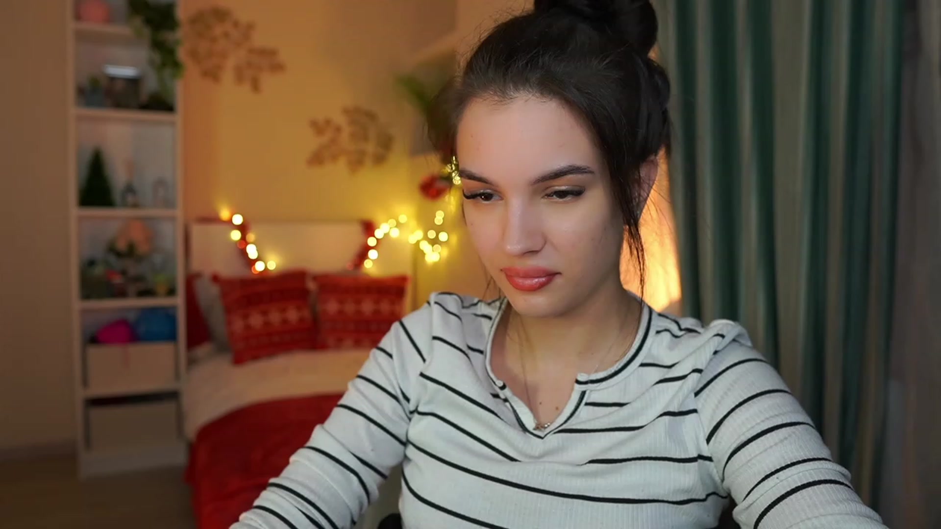 Gallery image thumbnail from Kylie_Quinn's myfreecams stream on, 12/27/2023, 22:40 image 16 of 20