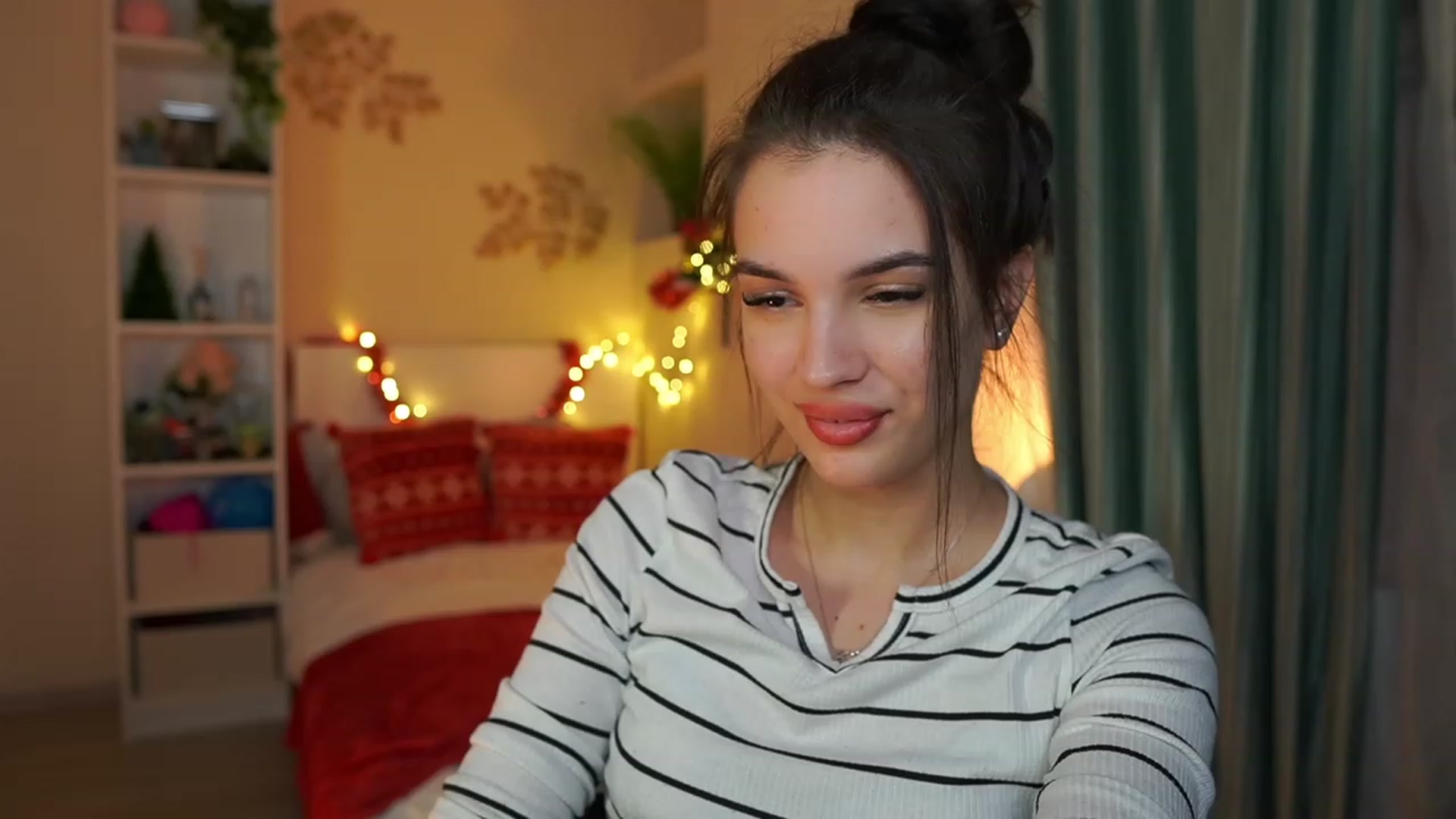 Gallery image thumbnail from Kylie_Quinn's myfreecams stream on, 12/27/2023, 22:40 image 18 of 20