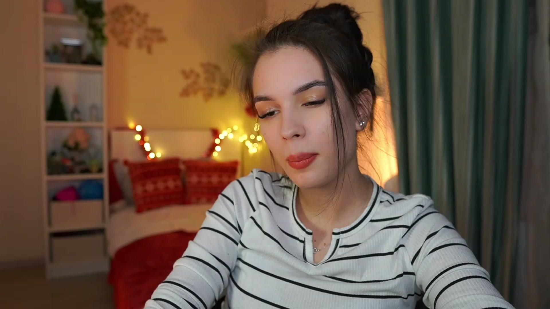 Gallery image thumbnail from Kylie_Quinn's myfreecams stream on, 12/27/2023, 22:40 image 2 of 20