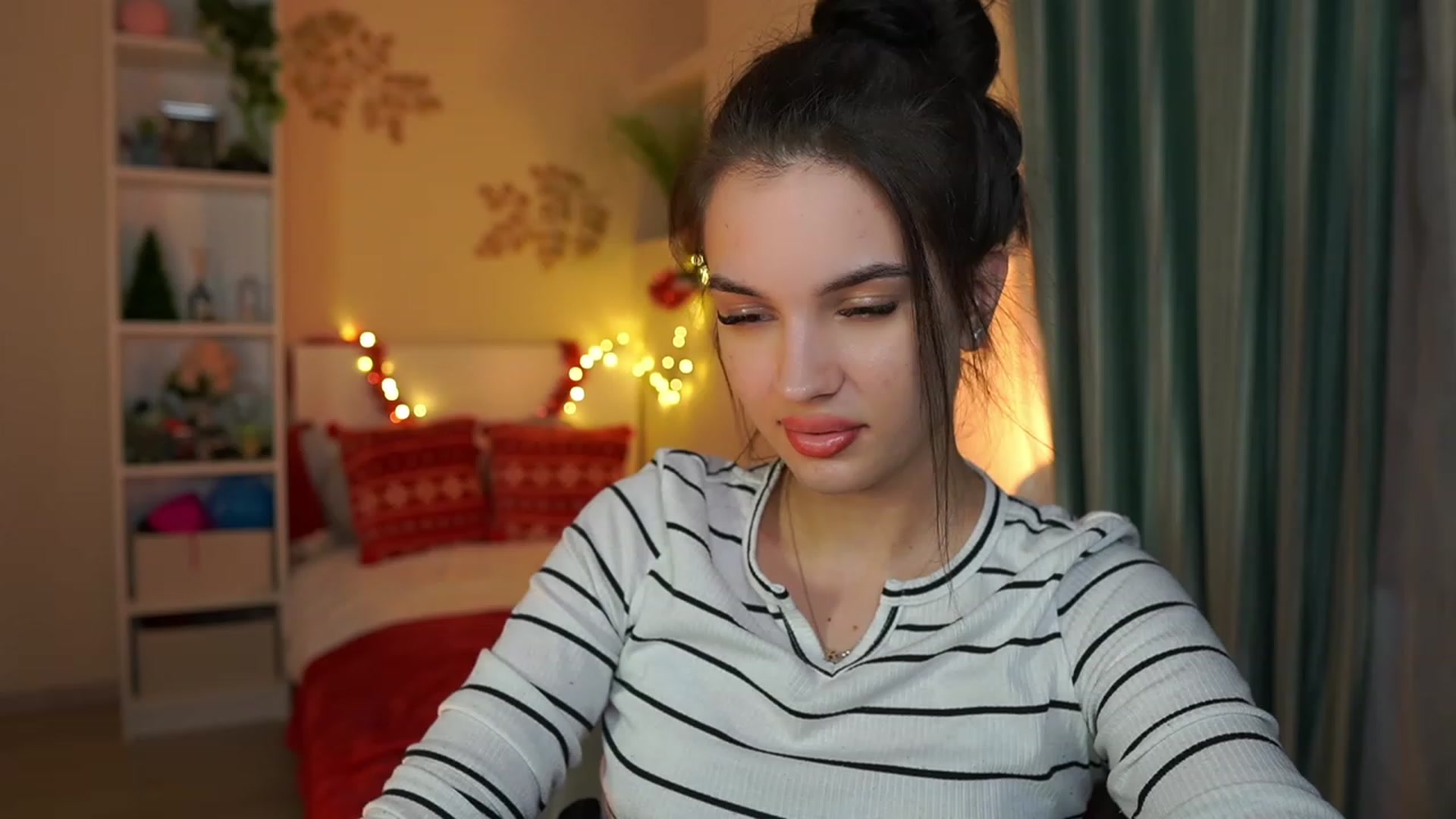 Gallery image thumbnail from Kylie_Quinn's myfreecams stream on, 12/27/2023, 22:40 image 17 of 20