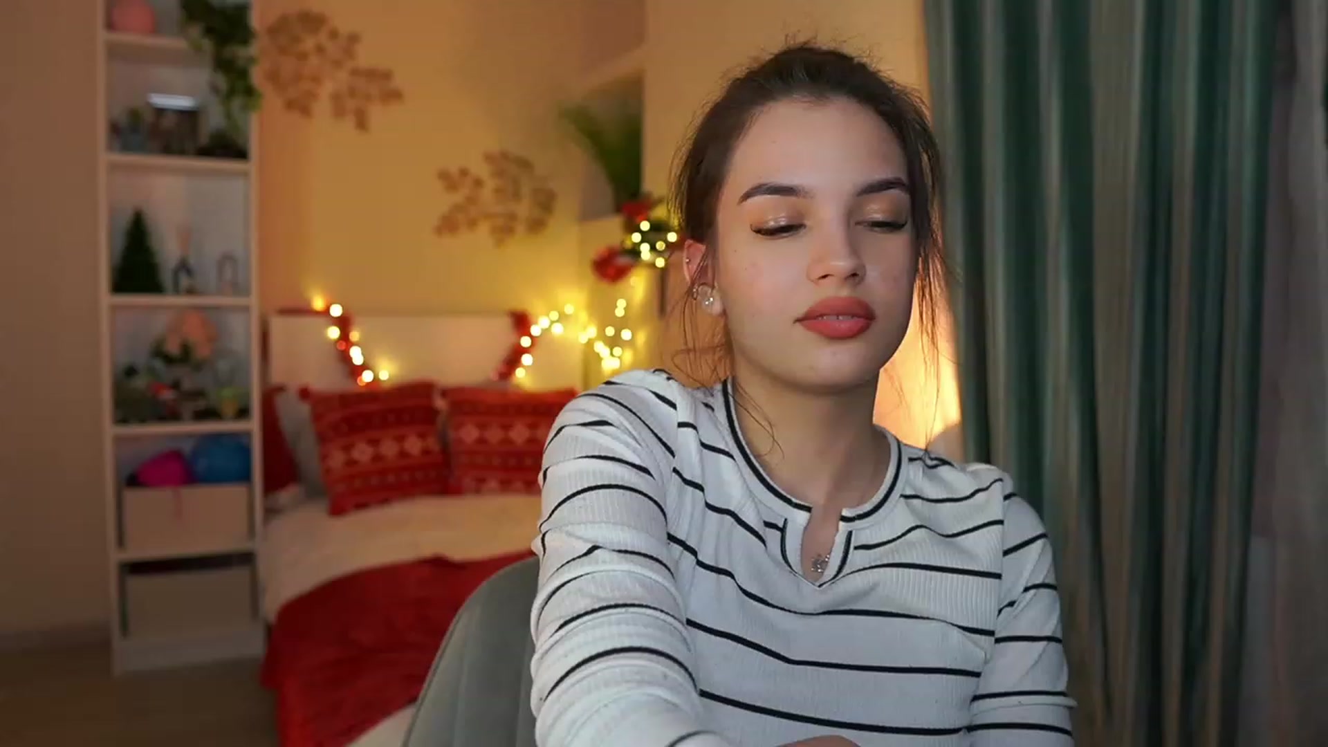 Gallery image thumbnail from Kylie_Quinn's myfreecams stream on, 12/27/2023, 22:40 image 11 of 20