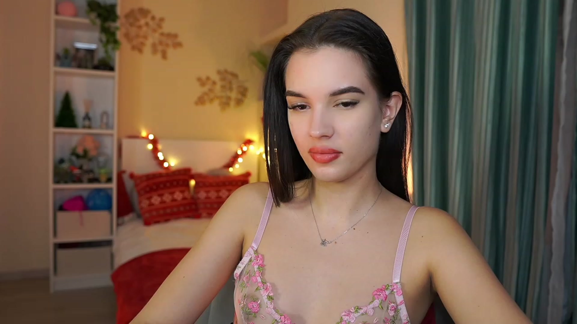 Gallery image thumbnail from Kylie_Quinn's myfreecams stream on, 01/01/2024, 21:32 image 4 of 20