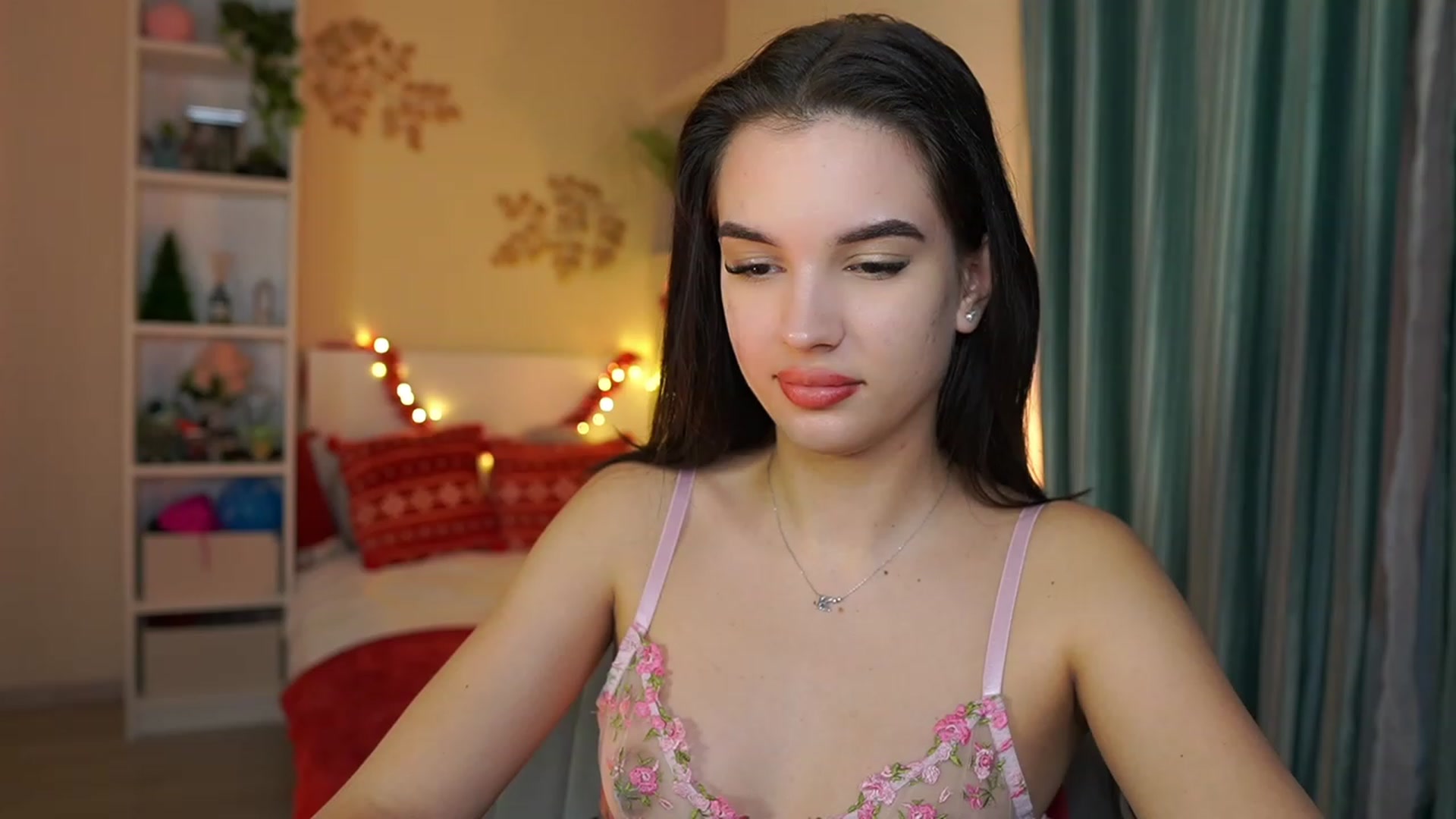 Gallery image thumbnail from Kylie_Quinn's myfreecams stream on, 01/01/2024, 21:32 image 6 of 20