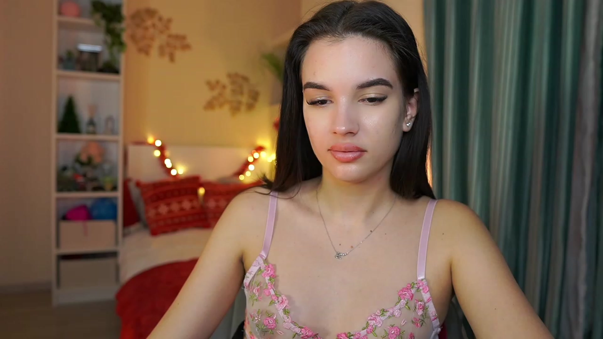 Gallery image thumbnail from Kylie_Quinn's myfreecams stream on, 01/01/2024, 22:26 image 2 of 20