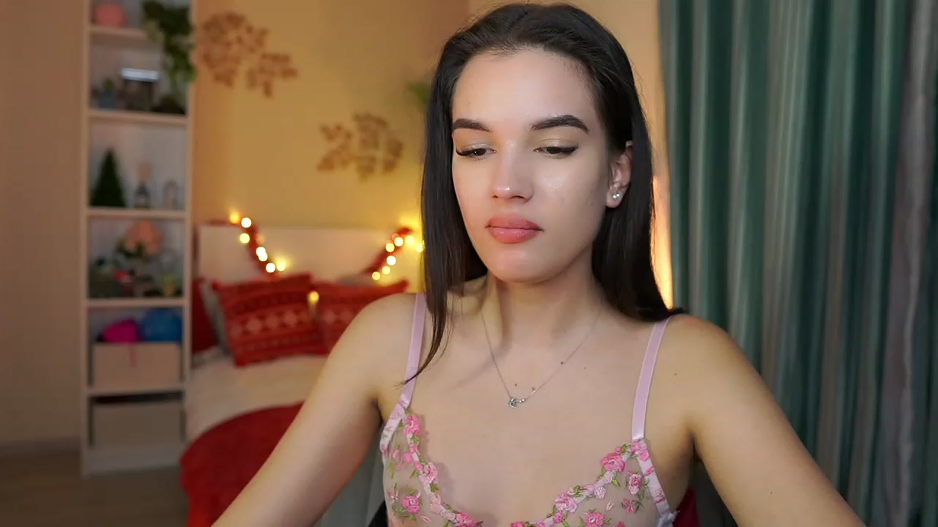 Gallery image thumbnail from Kylie_Quinn's myfreecams stream on, 01/01/2024, 22:26 image 5 of 20