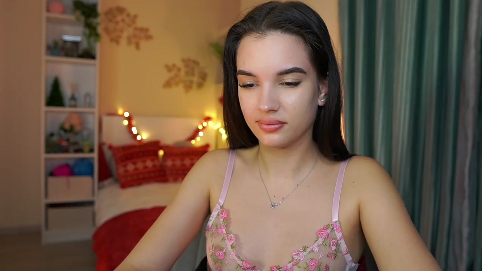 Gallery image thumbnail from Kylie_Quinn's myfreecams stream on, 01/01/2024, 22:26 image 4 of 20